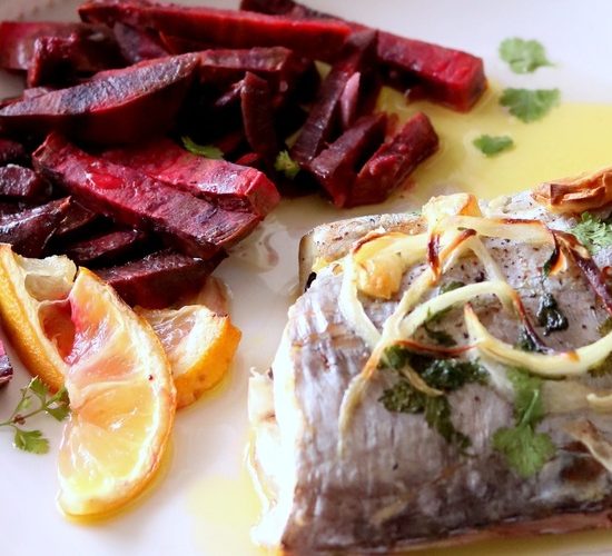 Peixe Espada Assado com Batata Doce Roxa